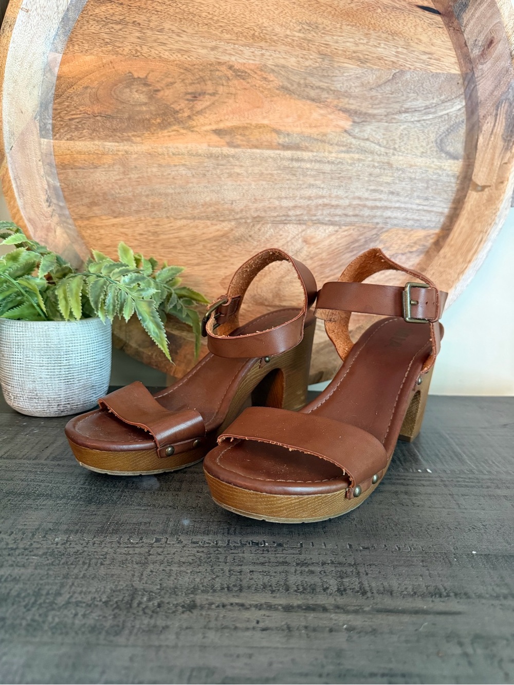 Mia Manuela Vegan Leather Platform Sandal Brown Woman’s Size 9